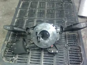 Foto de MANDO MULTIFUNCION FORD FOCUS FAMILIAR (CAK) 1.8 TDDI Turbodiesel CAT (90 CV / 66 KW) referencia 98AB14A664BF foto 1