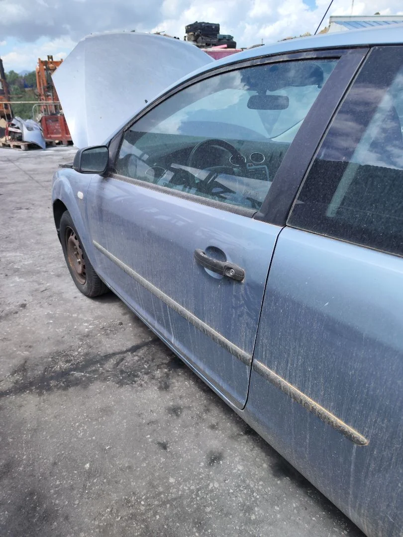 Foto de PUERTA DELANTERA IZQUIERDA FORD FOCUS BERLINA (CAP) 1.6 TDCi CAT (90 CV / 66 KW) referencia 1505766