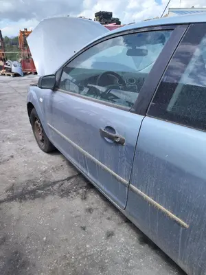 Foto de PUERTA DELANTERA IZQUIERDA FORD FOCUS BERLINA (CAP) 1.6 TDCi CAT (90 CV / 66 KW) referencia 1505766