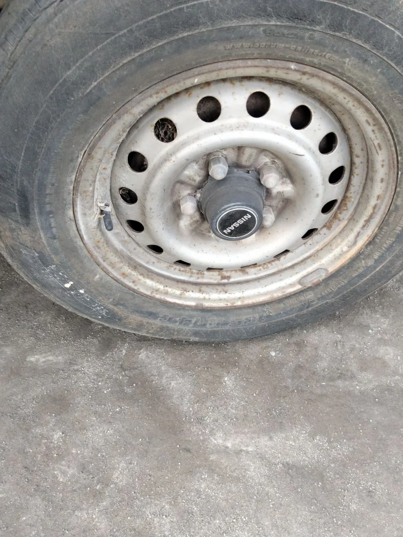 Foto de LLANTA NISSAN VANETTE CARGO 2.3 Diesel (75 CV / 55 KW)