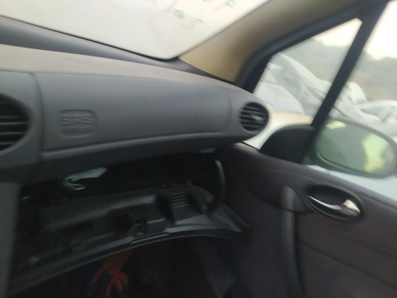 Foto de GUANTERA MERCEDES-BENZ CLASE A (BM 168) 1.4 CAT (82 CV / 60 KW) referencia A1686806587 FKZ
