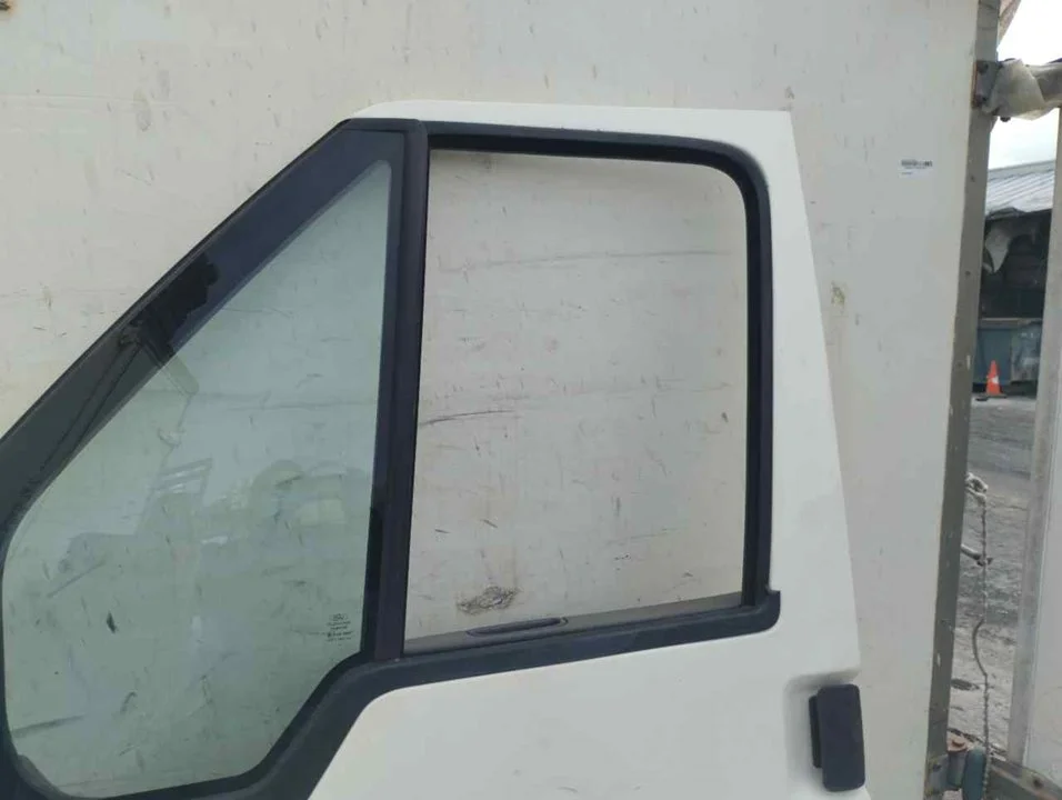 Foto de LUNA DELANTERA IZQUIERDA FORD TRANSIT FURGÓN MEDIO (FY) 2.4 TDE CAT (90 CV / 66 KW)