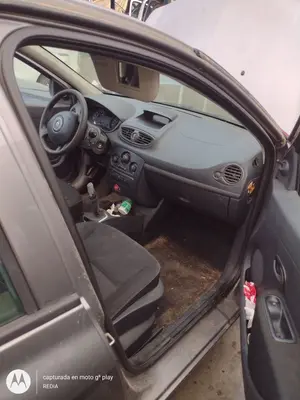 Foto de GOMAS CONTORNO PUERTA RENAULT CLIO III 1.2 16V (75 CV / 55 KW)