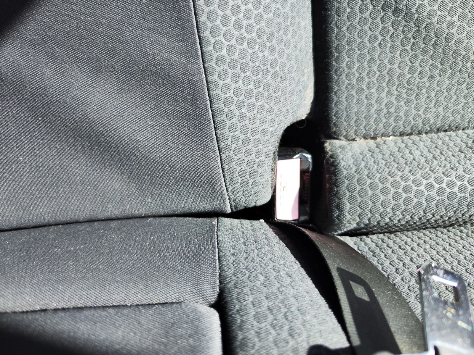 Foto de ENGANCHE CINTURON TRASERO DERECHO RENAULT MEGANE II BERLINA 5P 1.5 dCi Diesel (101 CV / 74 KW)