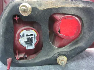 Foto de PILOTO TRASERO IZQUIERDO MAZDA 3 BERLINA (BK) referencia P2688 foto 3