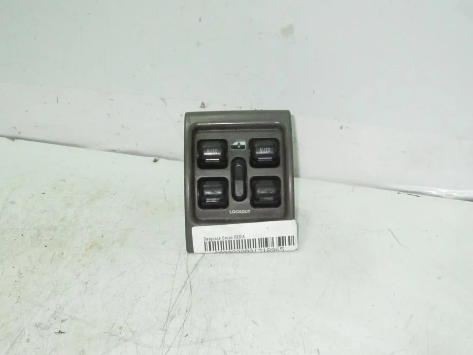 Foto de MANDO ELEVALUNAS DELANTERO IZQUIERDO CHRYSLER PT CRUISER 2.0 16V CAT (141 CV / 104 KW) referencia 30505L