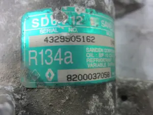 Foto de COMPRESOR AIRE ACONDICIONADO RENAULT CLIO II FASE I (B/CB0) referencia 8200037058 foto 4