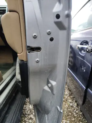 Foto de CERRADURA PUERTA DELANTERA DERECHA LAND ROVER RANGE ROVER (LM) 4.4 V8 CAT (306 CV / 225 KW)