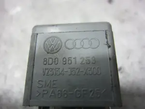 Foto de RELE VOLKSWAGEN PASSAT BERLINA (3B2) 1.9 TDI (116 CV / 85 KW) referencia 8D0951253 foto 2