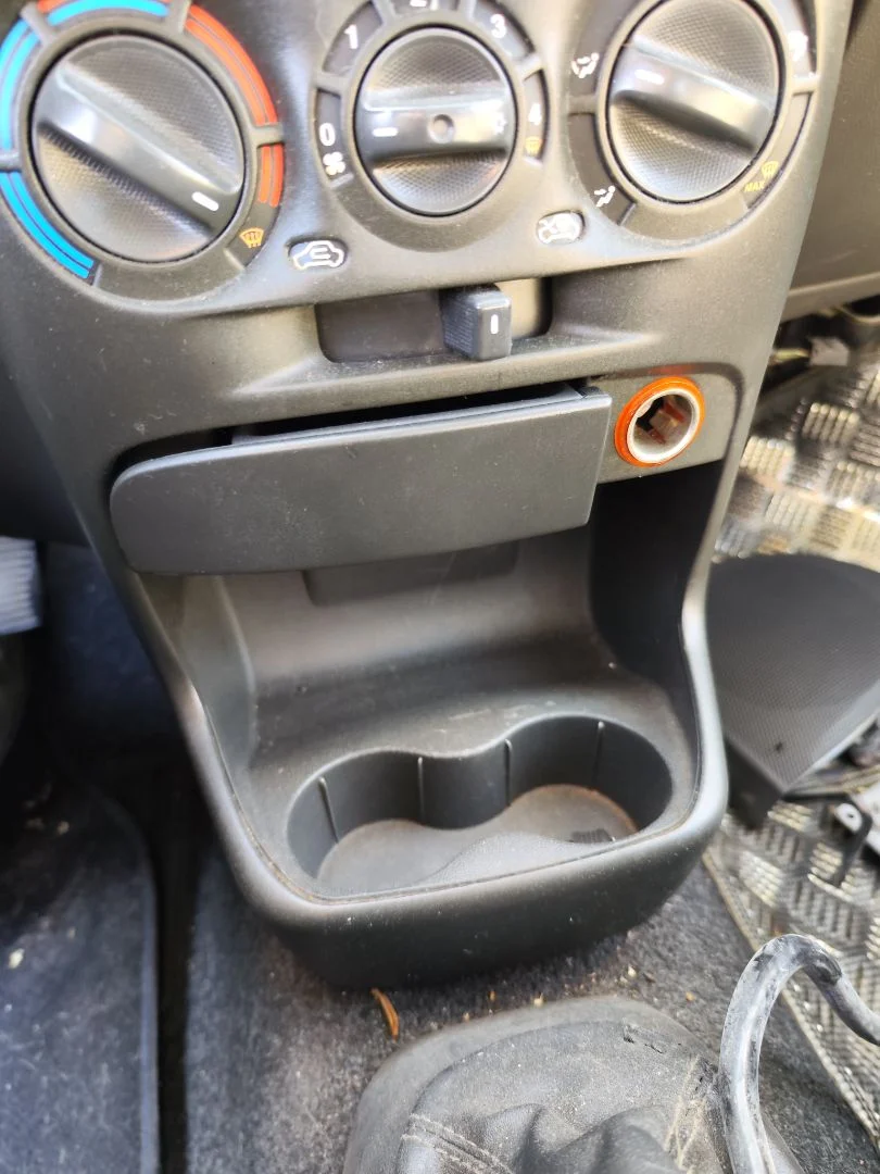 Foto de CENICERO FIAT II PUNTO (188) BERLINA 1.3 JTD CAT (69 CV / 51 KW)