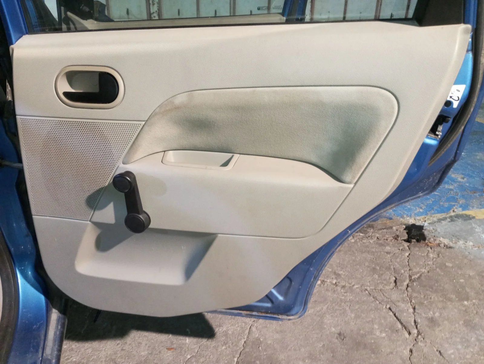 Foto de GUARNECIDO PUERTA TRASERA DERECHA FORD FIESTA (CBK) 1.4 TDCi CAT (68 CV / 50 KW) referencia 1311373