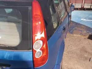 Foto de PILOTO TRASERO DERECHO FORD FIESTA (CBK) 1.4 TDCi CAT (68 CV / 50 KW) referencia 1324563 foto 2