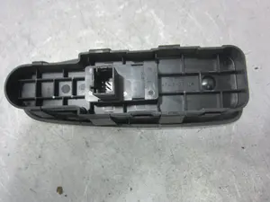 Foto de MANDO ELEVALUNAS DELANTERO DERECHO CITROEN XSARA BERLINA 1.6 16V CAT (NFU / TU5JP4) (109 CV / 80 KW) referencia 96639377ZD foto 3