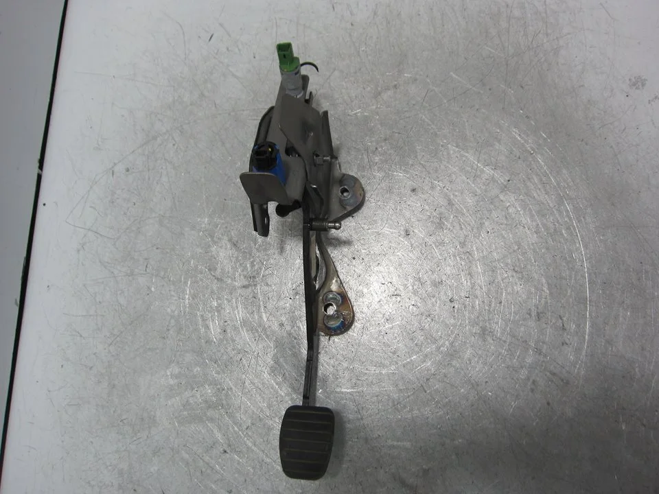 Foto de PEDAL EMBRAGUE RENAULT CLIO IV GRANDTOUR 0.9 Energy (90 CV / 66 KW) referencia 01121630