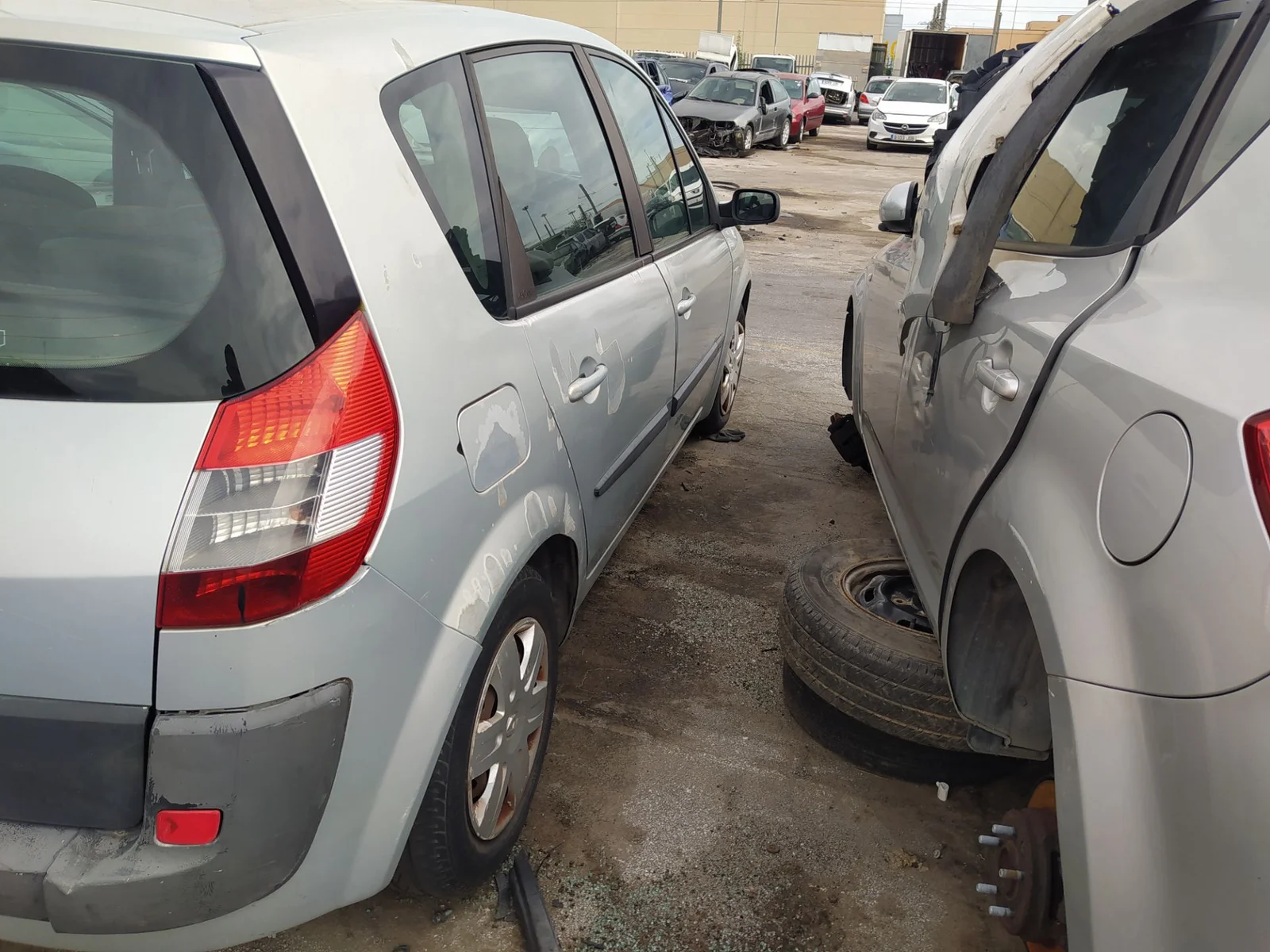 Foto de TUBO ESCAPE TRASERO RENAULT SCENIC II (JM) 1.6 16V (113 CV / 83 KW)