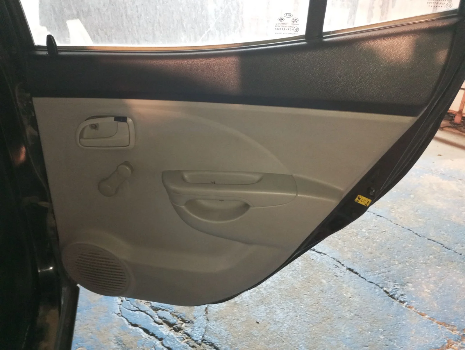 Foto de GUARNECIDO PUERTA TRASERA DERECHA KIA PICANTO (SA) 1.1 CAT (65 CV / 48 KW) referencia 8330207210EQ