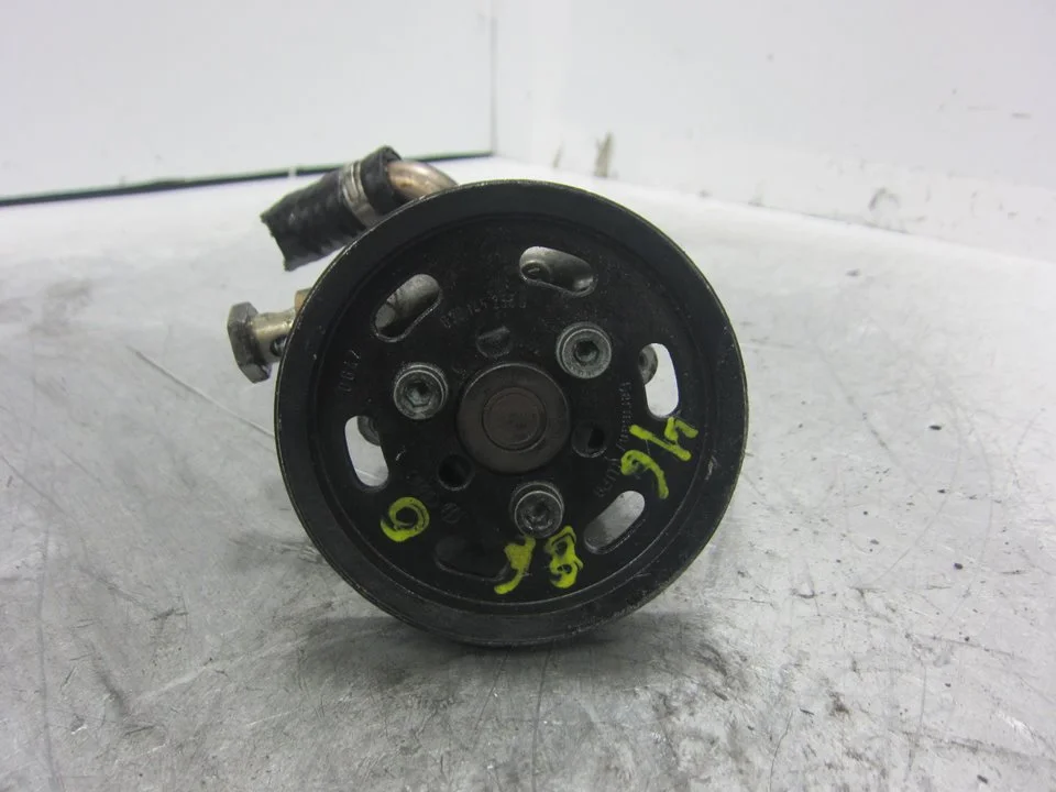 Foto de BOMBA DIRECCION AUDI A4 AVANT (B5) referencia 8D0145177