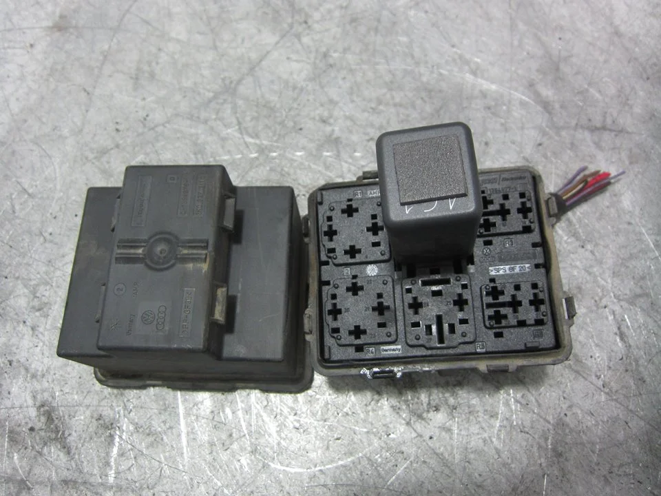 Foto de CAJA RELES / FUSIBLES SEAT LEON (1P1) 1.9 TDI (105 CV / 77 KW) referencia 1K0937311C