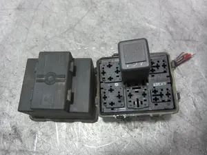 Foto de CAJA RELES / FUSIBLES SEAT LEON (1P1) 1.9 TDI (105 CV / 77 KW) referencia 1K0937311C