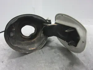 Foto de TAPA EXTERIOR COMBUSTIBLE BMW SERIE 1 BERLINA 5P (F20) 2.0 Turbodiesel (116 CV / 85 KW) referencia 7238095 foto 4