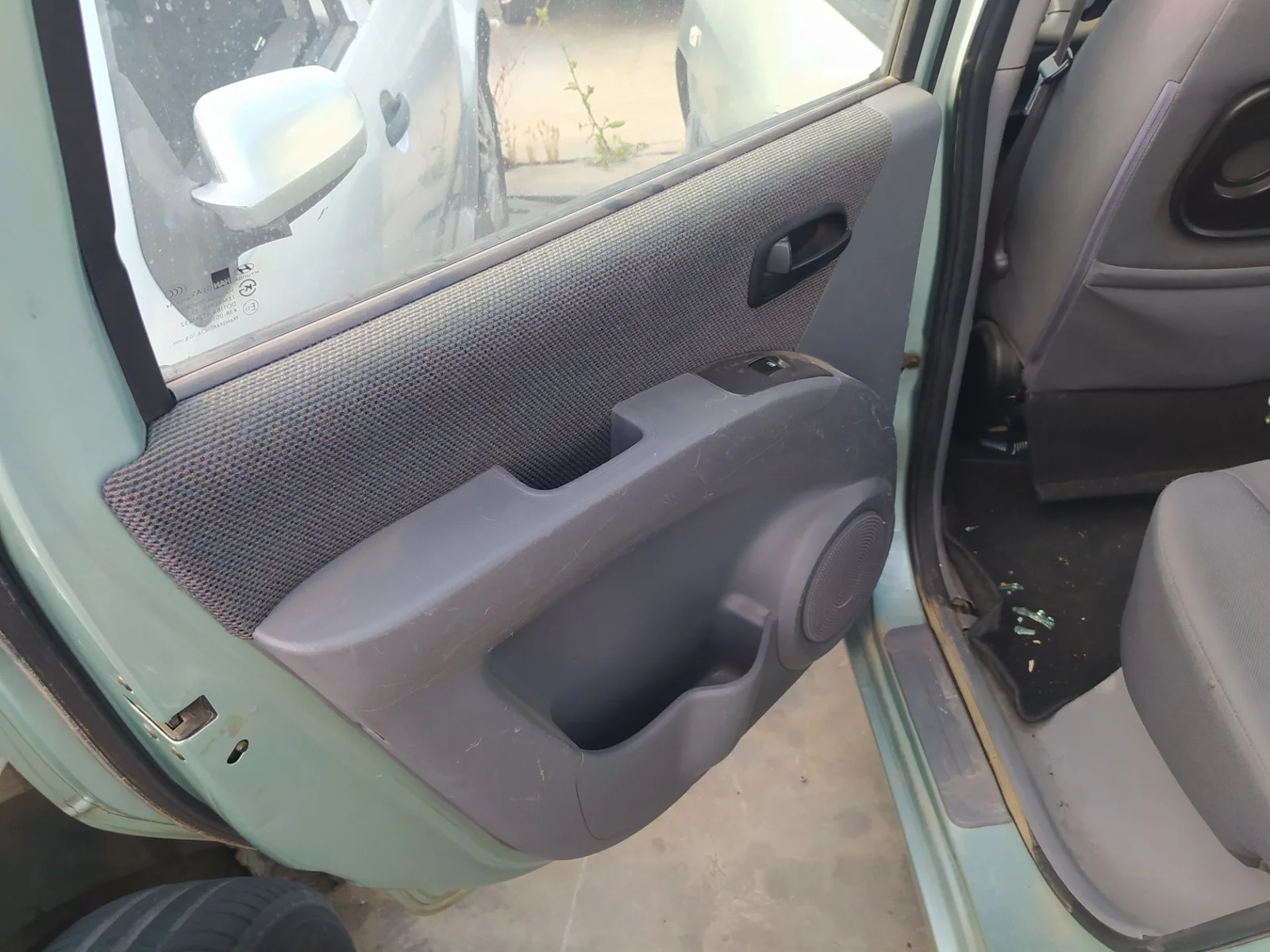 Foto de GUARNECIDO PUERTA TRASERA IZQUIERDA HYUNDAI MATRIX (FC) 1.5 CRDi CAT (102 CV / 75 KW) referencia 83301-17011F5