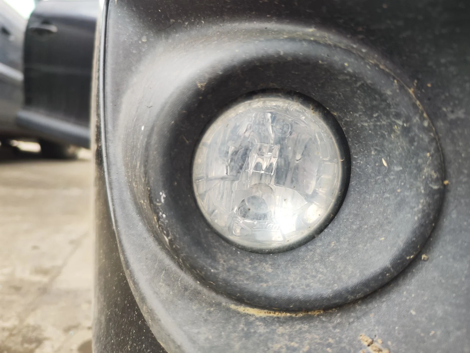Foto de FARO ANTINIEBLA DERECHO RENAULT MEGANE III BERLINA 5P 1.5 dCi Diesel FAP (110 CV / 81 KW)
