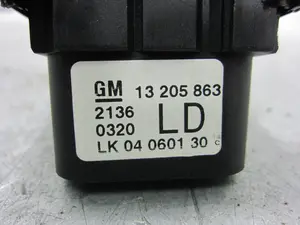Foto de MANDO LUCES OPEL ZAFIRA B 1.9 CDTI CAT (Z 19 DTL) (101 CV / 74 KW) referencia 13205863 foto 4