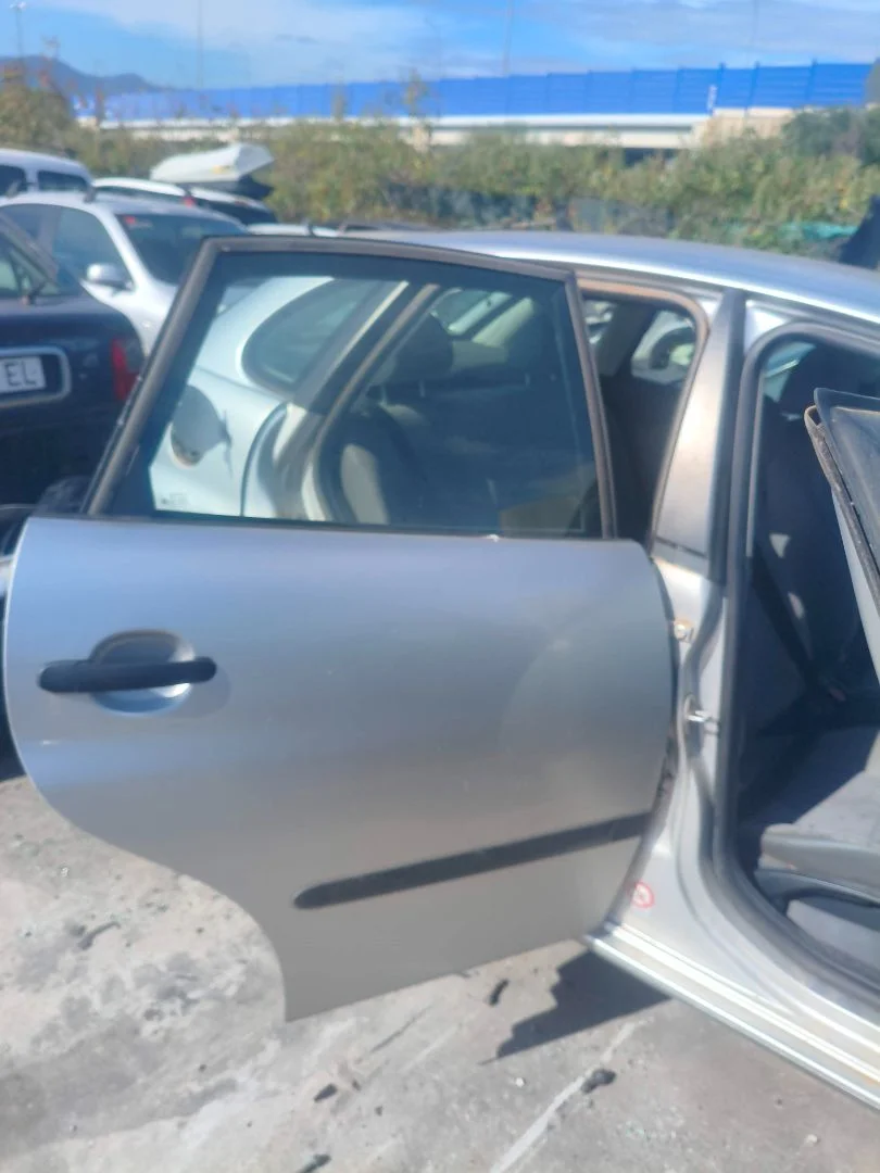 Foto de PUERTA TRASERA DERECHA SEAT IBIZA (6L1) 1.4 16V (75 CV / 55 KW) referencia 6L4833056T