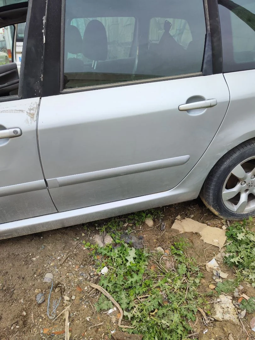 Foto de PUERTA TRASERA IZQUIERDA PEUGEOT 307 BREAK/ SW (S2) 2.0 16V HDi FAP CAT (RHR / DW10BTED4) (136 CV / 100 KW)