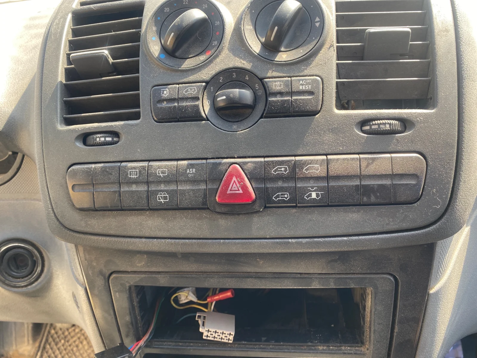 Foto de INTERRUPTOR MERCEDES-BENZ VITO FURGÓN (639) 2.1 CDI CAT (109 CV / 80 KW)