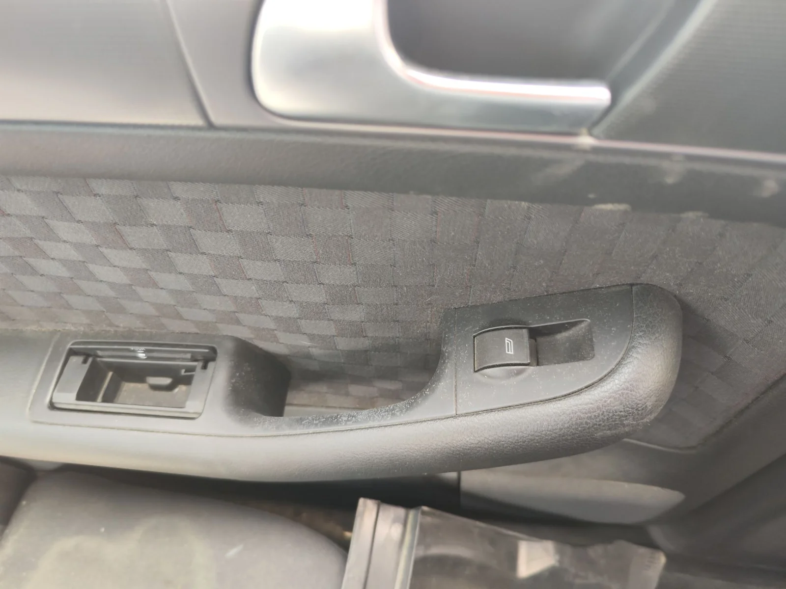 Foto de MANDO ELEVALUNAS TRASERO IZQUIERDO AUDI A6 BERLINA (4B2) 2.5 V6 24V TDI (180 CV / 132 KW)