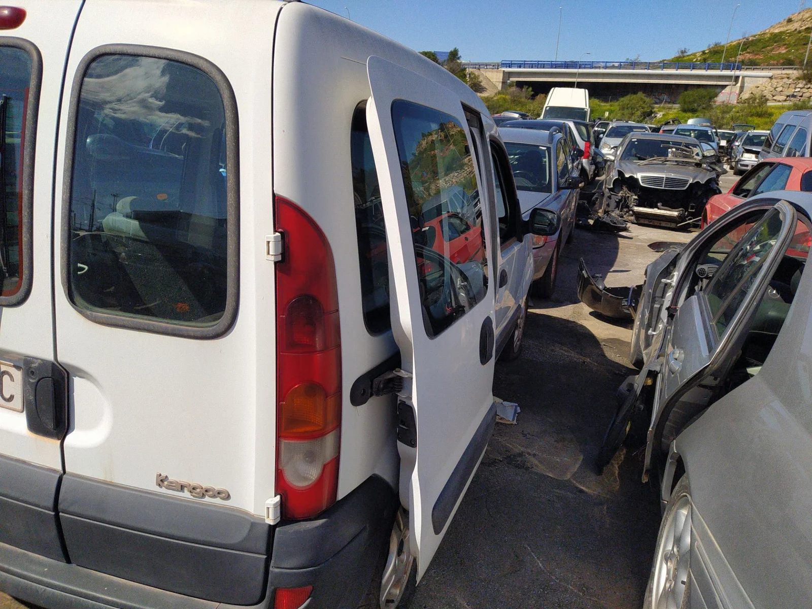 Foto de PILOTO TRASERO DERECHO RENAULT KANGOO I (F/KC0) 1.5 dCi Diesel (68 CV / 50 KW) referencia 8200150623