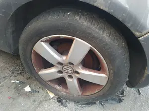 Foto de BRAZO SUSPENSION TRASERO IZQUIERDO VOLKSWAGEN GOLF V (1K1)(10.2003) 1.9 TDI (105 CV / 77 KW) referencia 1K0505311AB