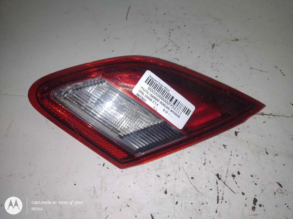 Foto de PILOTO TRASERO DERECHO INTERIOR OPEL CORSA E referencia 39012624