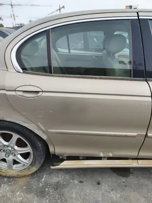 Foto de PUERTA TRASERA DERECHA JAGUAR X-TYPE 2.1 V6 24V CAT (156 CV / 115 KW)