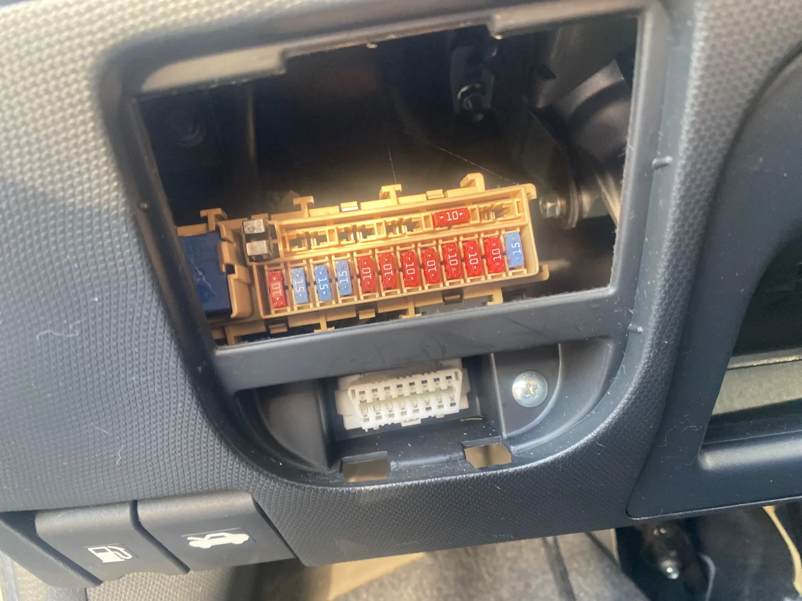 Foto de CAJA RELES / FUSIBLES NISSAN MICRA (K12E) 1.2 CAT (65 CV / 48 KW)