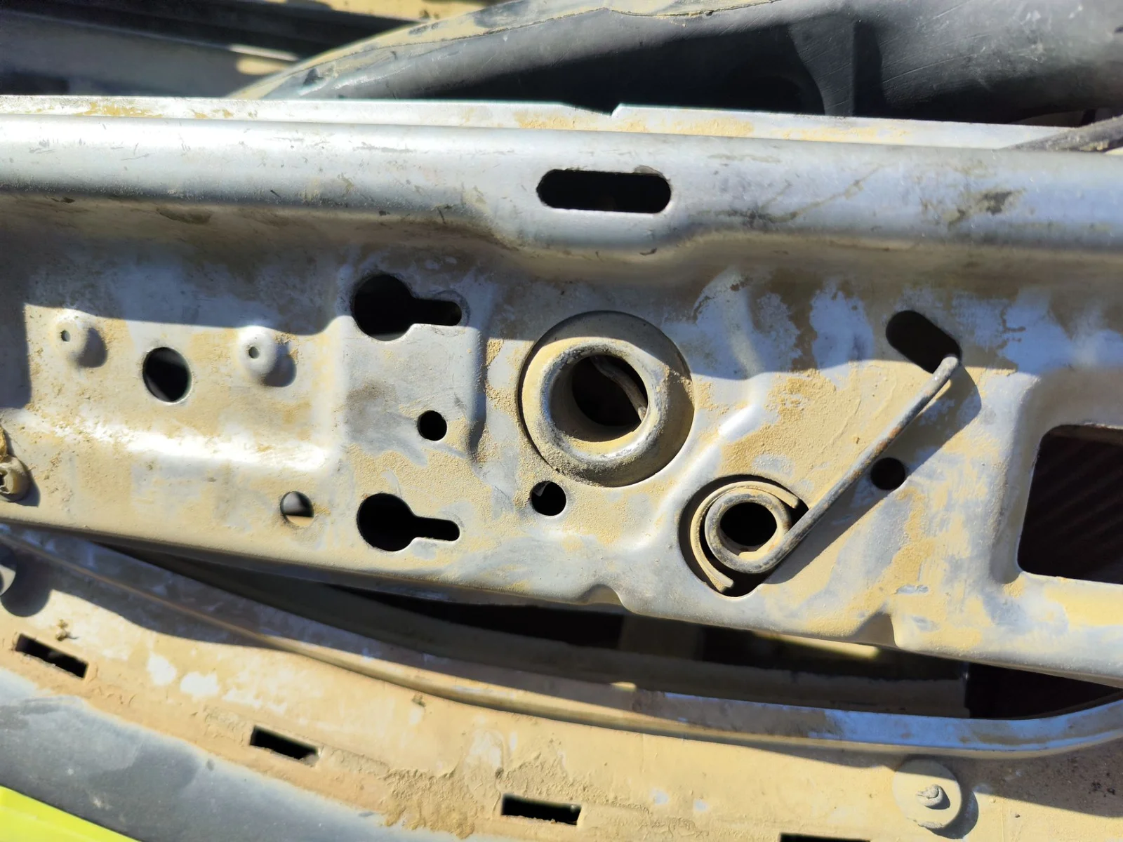 Foto de CERRADURA CAPO OPEL ZAFIRA B 1.9 CDTI (120 CV / 88 KW) referencia 39082860