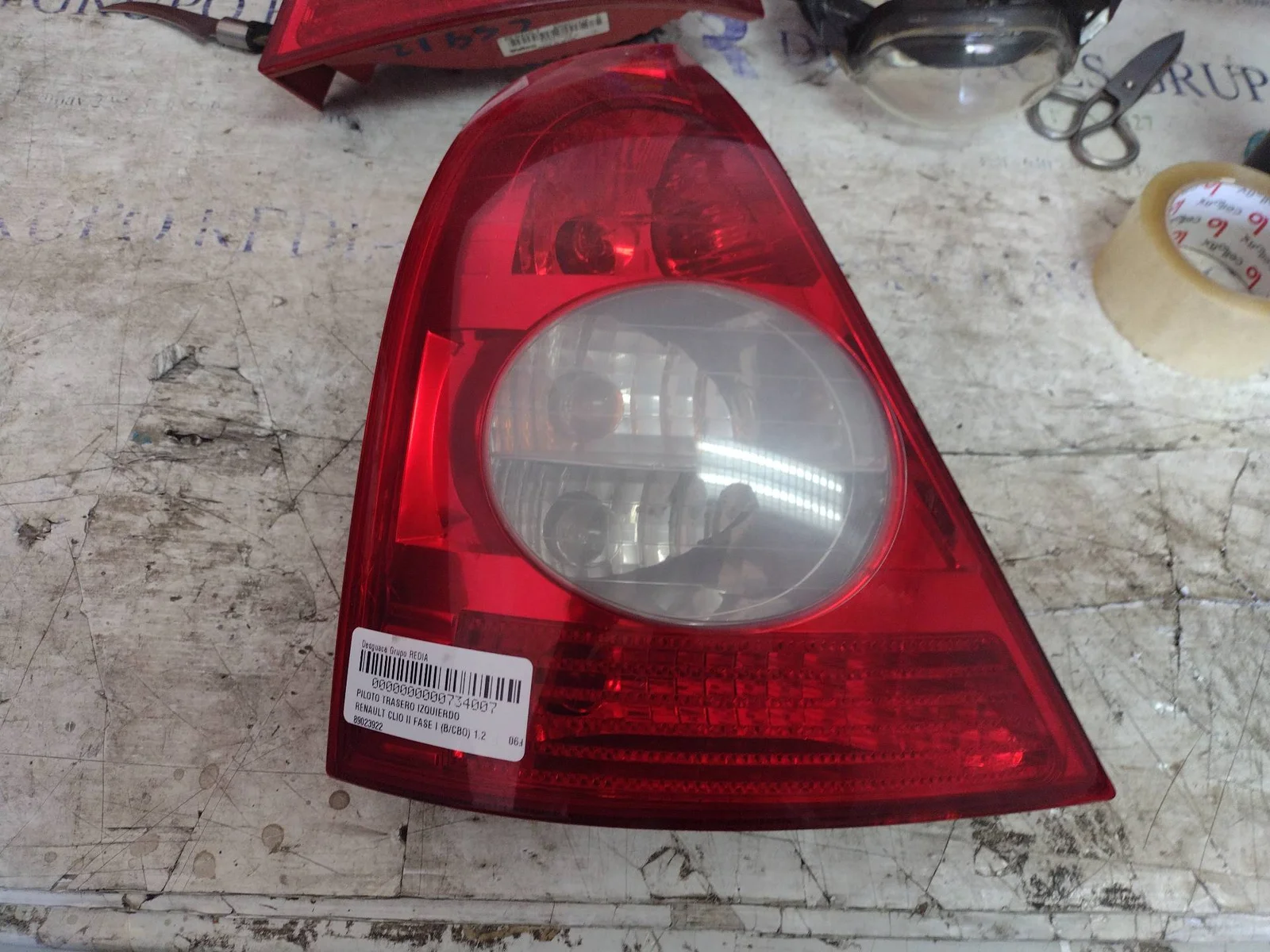 Foto de PILOTO TRASERO IZQUIERDO RENAULT CLIO II FASE I (B/CB0) 1.2 (58 CV / 43 KW) referencia 89023922