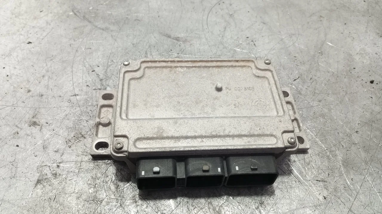 Foto de CENTRALITA MOTOR UCE CITROEN GRAND C4 PICASSO 1.8 (125 CV / 92 KW) referencia 9663805380