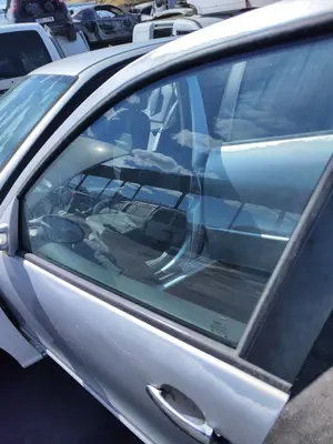 Foto de LUNA DELANTERA IZQUIERDA SEAT LEON (1M1) 1.9 TDI (90 CV / 66 KW)