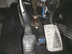 Foto de PEDAL FRENO FORD FIESTA (CBK) 1.25 16V CAT (69 CV / 51 KW)