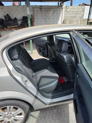 Foto de GOMAS CONTORNO PUERTA OPEL ASTRA H BERLINA 1.7 16V CDTI (110 CV / 81 KW)