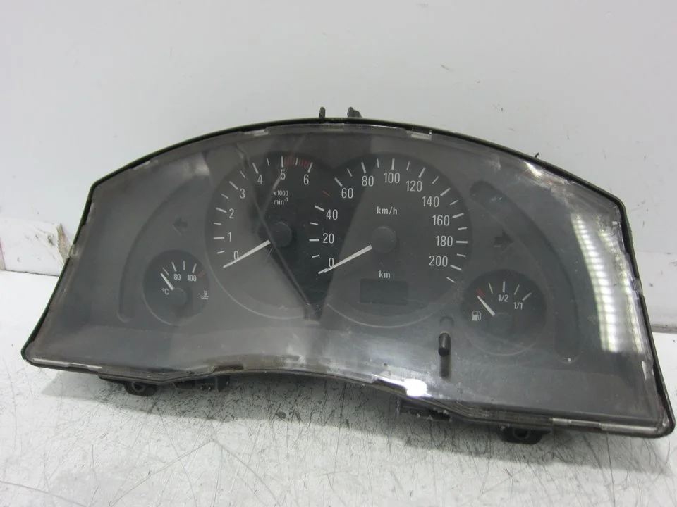 Foto de CUADRO INSTRUMENTOS OPEL MERIVA 1.4 16V (90 CV / 66 KW) referencia 13173375XJ
