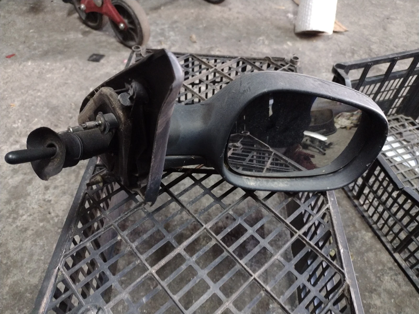 Foto de RETROVISOR IZQUIERDO RENAULT MEGANE I BERL./ BERL. CON PORTÓN (BA0) 1.5 CAT (75 CV / 55 KW)