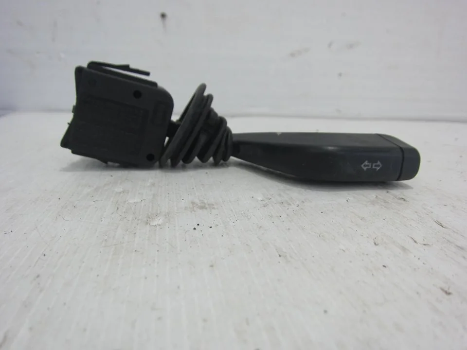 Foto de MANDO INTERMITENTES OPEL CORSA B 1.0 12V CAT (X 10 XE / LW3) (54 CV / 40 KW) referencia 90221174