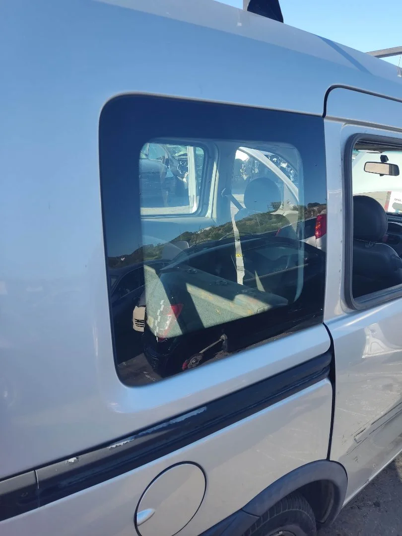 Foto de LUNA CUSTODIA TRASERA DERECHA OPEL COMBO (CORSA C) 1.7 16V DI CAT (Y 17 DTL / LK8) (65 CV / 48 KW)