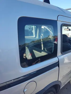 Foto de LUNA CUSTODIA TRASERA DERECHA OPEL COMBO (CORSA C) 1.7 16V DI CAT (Y 17 DTL / LK8) (65 CV / 48 KW)
