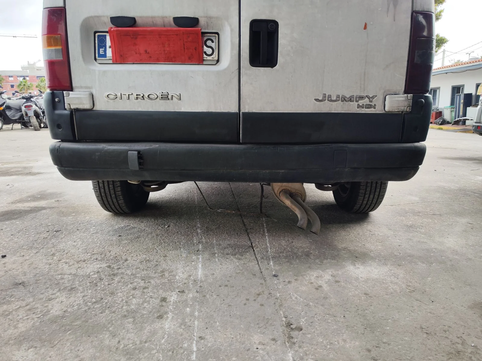 Foto de PARAGOLPES TRASERO CITROEN JUMPY 2.0 HDi CAT (RHX / DW10BTED) (94 CV / 69 KW)
