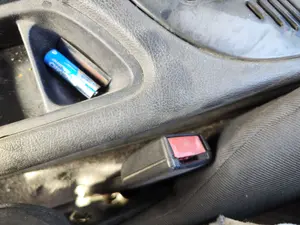 Foto de ENGANCHE CINTURON DELANTERO DERECHO FORD MONDEO BERLINA (GD) 1.8 Turbodiesel CAT (90 CV / 66 KW)