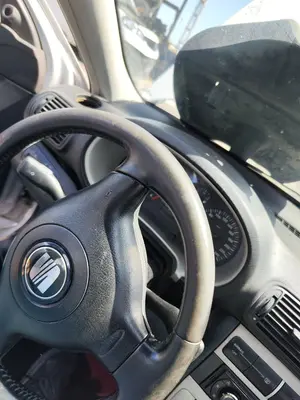 Foto de VOLANTE SEAT LEON (1M1) 1.9 TDI (90 CV / 66 KW) foto 2